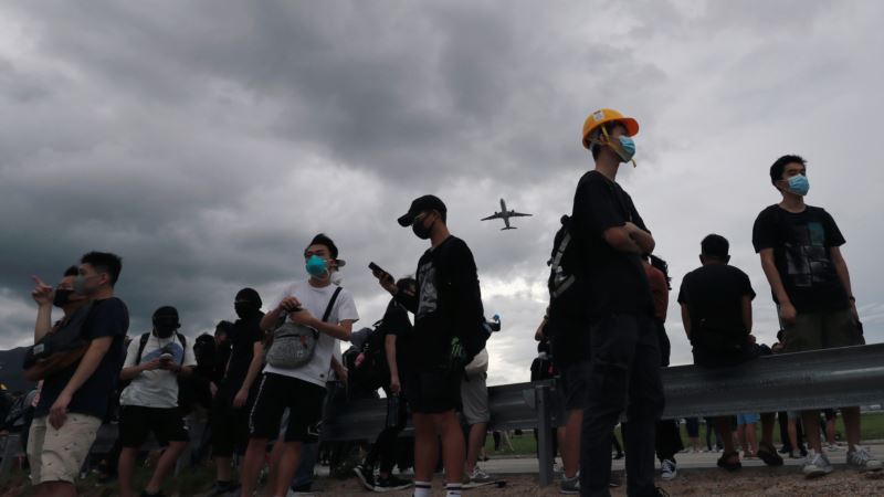 Demonstranti u Hongkongu pokušali da blokiraju aerodrom