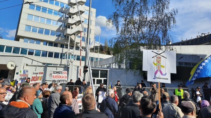 Demonstranti u Sarajevu zatražili od šefa OHR-a da smijeni Dodika i napusti BiH