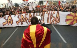 
					Demonstranti u Skoplju traže od Ivanova da ne podlegne pritiscima 
					
									