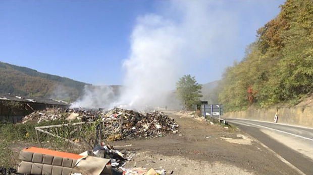 Deponija u Prijepolju gori već 24 sata, treći put za tri meseca