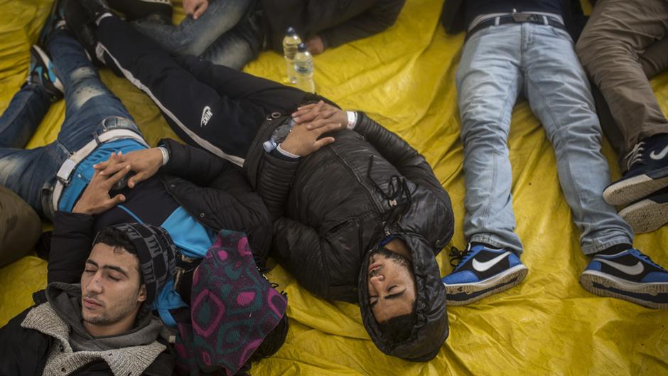 Deset migranata spaseno iz putničkog auta kod Niša
