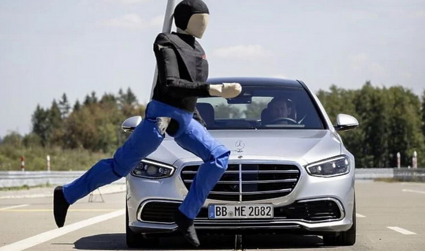 Deset miliona Mercedesa opremljenih automatskim kočenjem s funkcijom prepoznavanja pešaka
