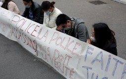 
					Deset privedeno u protestima zbog ubijenog Kineza u Parizu 
					
									