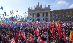 Desetine hiljada Italijana demonstrirale u Rimu protiv jačanja fašizma (VIDEO)