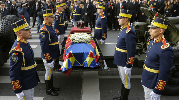 Desetine hiljada Rumuna na ispraćaju kralja Mihaela