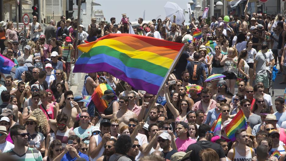 Desetine hiljada ljudi na Paradi ponosa u Tel Avivu