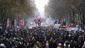 Desetine hiljada ljudi na ulicama Francuske protiv reforme penzija