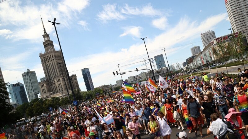 Desetine hiljada ljudi  u Varšavi, domaćinu najveće ukrajinske parade ponosa
