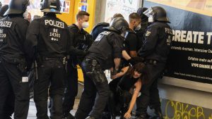 Desetine ljudi uhapšene na jučerašnjim protestima u Nemačkoj