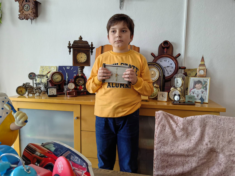 Desetogodišnji Milija kolekcionar satova: Omiljena igračka iz detinjstva probudila kod dečaka nesvakidašnje veštine (FOTO)