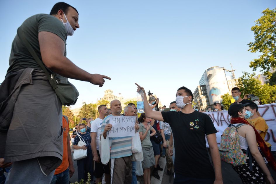 Razbijene i poslednje grupe demonstranata, uhapšeni sprovedeni u Skupštinu