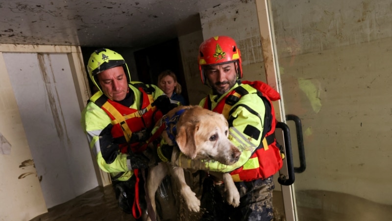 Devet stradalih u poplavama u Italiji, 10.000 ljudi napustilo domove