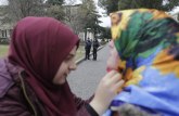 Devojka tužila prodavnicu: Zbog hidžaba joj na kafi napisali ISIS FOTO