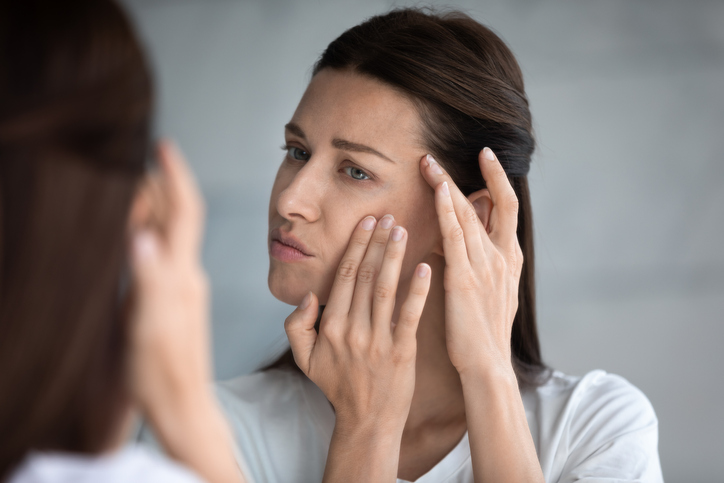 Digitalno starenje kože: Kako sprečiti bore i fleke na licu?
