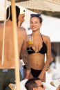 Dikaprio primećen sa novom devojkom: Svi su gledali učesnicu kontroverznog rijalitija u bikiniju