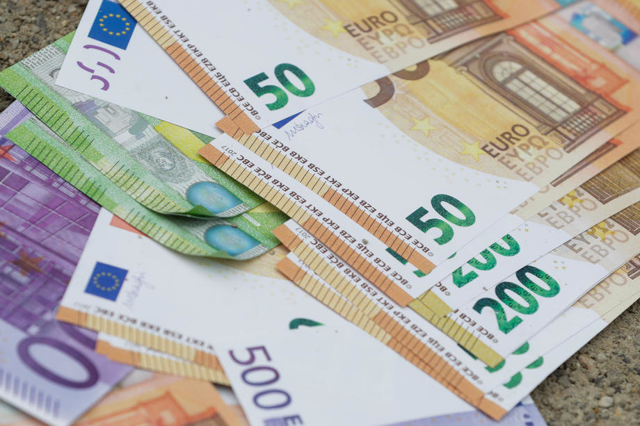 Dinar stabilan, kurs 117,3093 za evro