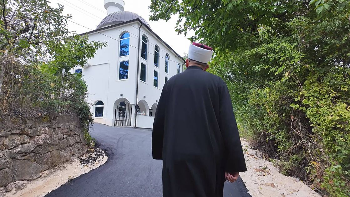 Dio puta do džamije u Lukocrijevu asfaltiran: “Više nismo u blatu”