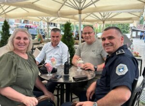 Direktor Kosovske policije jeo sladoled na mitrovačkom šetalištu: Obišao Jarinje, Leposavić, Banjsku…