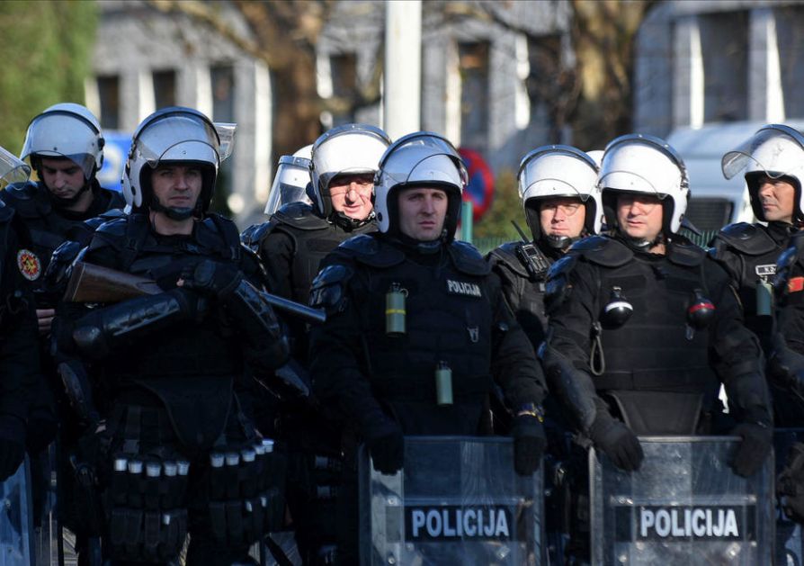 Direktor crnogorske policije najavio zabranu litija i hapšenja