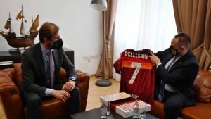 Direktor fudbalskog kluba „Roma“ se vakcinisao u Srbiji, zahvalio Vučiću