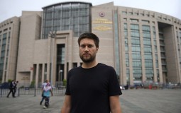 
					Direktorka Amnestija u Turskoj na saslušanju kod tužioca 
					
									