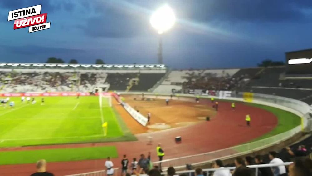 ĐUKIĆU, ODLAZI: Navijači Partizana teraju trenera pre meča sa Trakajem (KURIR TV)