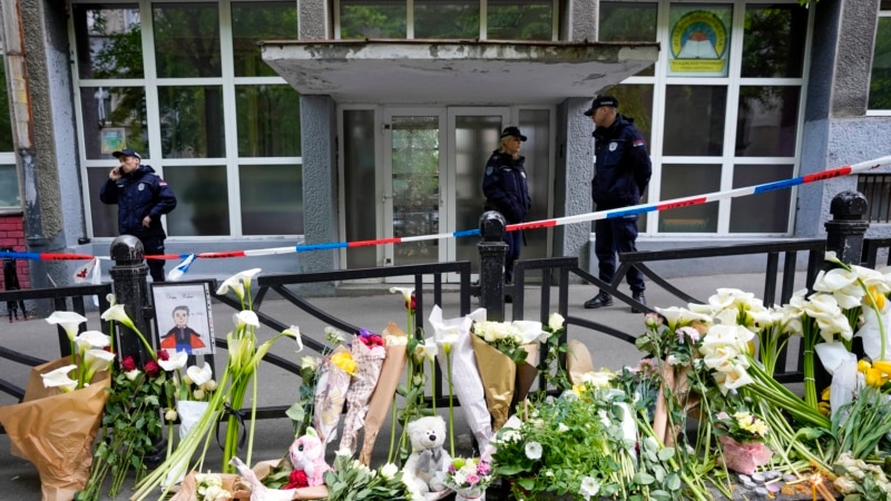 Đaci beogradske škole Vladislav Ribnikar ponovo u klupama, 19 dana nakon tragedije