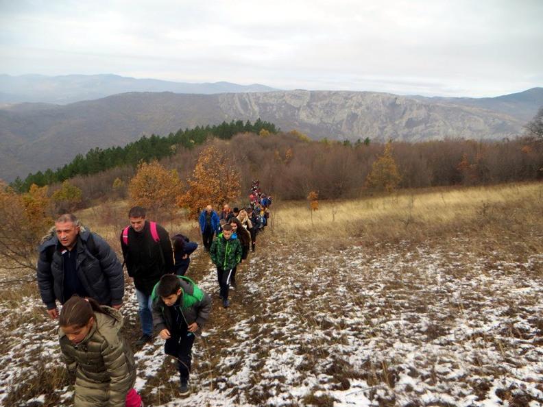 Đaci, roditelji i nastavnici akcijom obeležili Dan planina