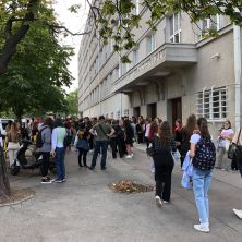 Đaci se vraćaju svojim klupama: Od danas Peta beogradska gimnazija počinje sa radom