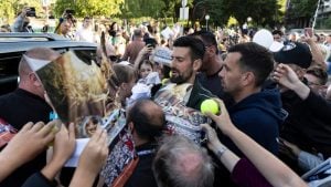 Đoković oduševio publiku u Novom Beogradu sa nekoliko egzibicionih poena na novom terenu