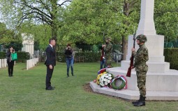 
					Đorđević položio venac na groblju Komonvelta u Beogradu 
					
									