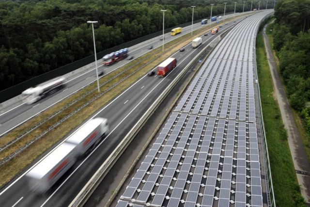 Do 2030. godine, uz pruge – solarni paneli