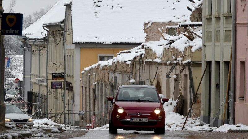 Dodik obećao obnovu kuća Srbima u Baniji pogođenoj zemljotresom