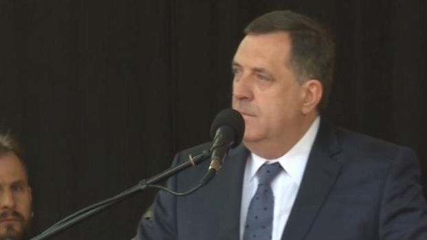Dodik odbio da se rukuje s ambasadorkom SAD