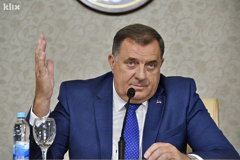 Dodik poručio ambasadorima BiH da 11. jula ne spuštaju zastave na pola koplja