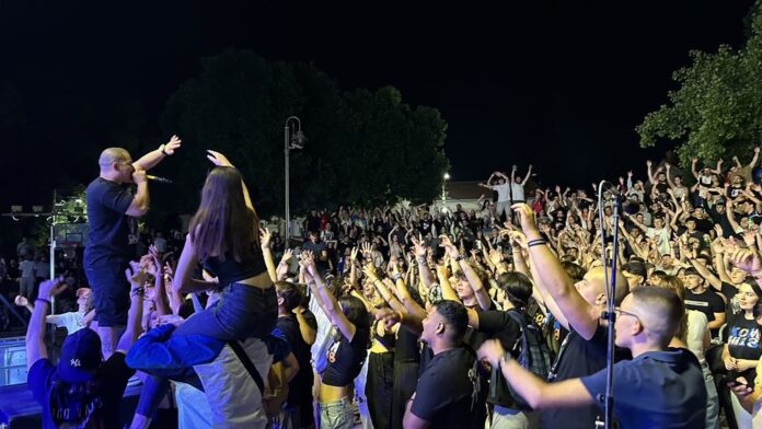 „Dođi na amfi“ vratio se hip-hop korenima, uz fristajl, slobodu govora i podršku protestima