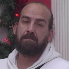 Dok mu drugi napolju ženu vodi na Ibicu, on očajan: Milovan se obratio ocu i majci - Srce će mu pući?