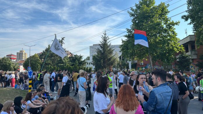 „Dok su gorele sveće, leteli su pendreci“ – u Nišu večeras protest podrške Novom Sadu