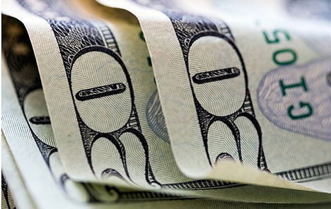 Dolar dosegnuo najvišu razinu u dvije godine, a potom pao