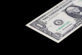 Dolar na nizbrdici: Najslabiji za poslednjih godinu dana