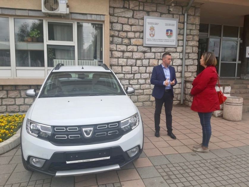 Dom zdravlja Novi Pazar dobio novo terensko vozilo za potrebe pružanja usluge kućne nege