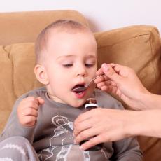Domaći sirup protiv kašlja za decu: Suzbija upalu pluća i curenje iz nosa, jača imunitet! (RECEPT)