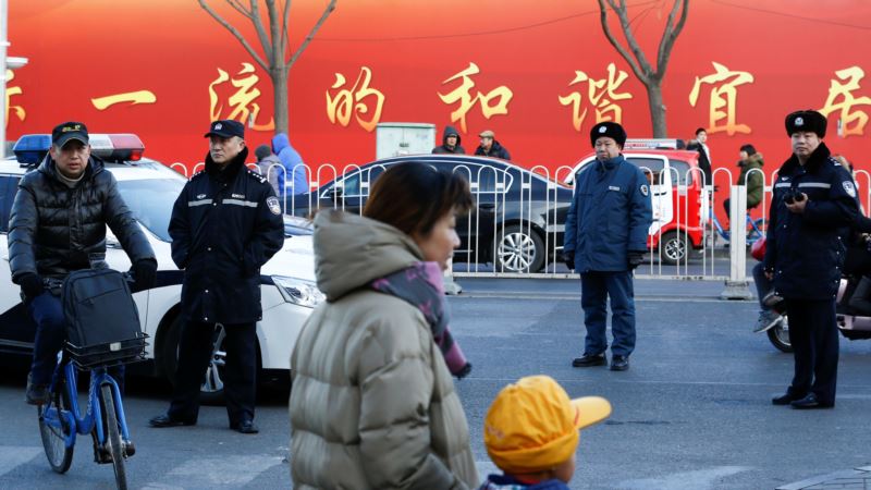 Domar čekićem napao osnovce u Pekingu, povređeno 20 đaka