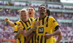 Dortmund pobedom nad Augsburgom preuzeo prvo mesto u Bundesligi