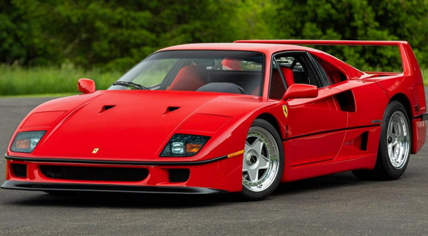 Dovezao Ferrari F40 u salon Ineosa i zatražio zamenu za novi terenac