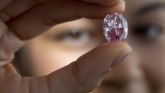 Drago kamenje: Najveći dijamant stavljen na aukciju prodat za 26,6 miliona dolara