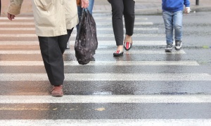 Drakonske kazne za pešake: Ko sa detetom pretrčava ulicu van pešačkog plaća do 20.000