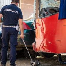 Drama kod Obrenovca: Sudarili su gradski autobus i putnički automobil - Delovi rasuti svuda po putu, ima povređenih (FOTO)