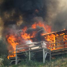 Drama u Crnoj Gori i dalje traje: Vatra se spušta ka kućama, panika među građanima sve veća (VIDEO/FOTO)