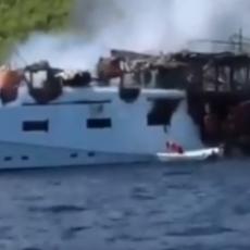 Drama u Jadranu: Vatrogasci gasili požar na jahti, a onda se prolomila EKSPLOZIJA! Dvaput! (VIDEO)